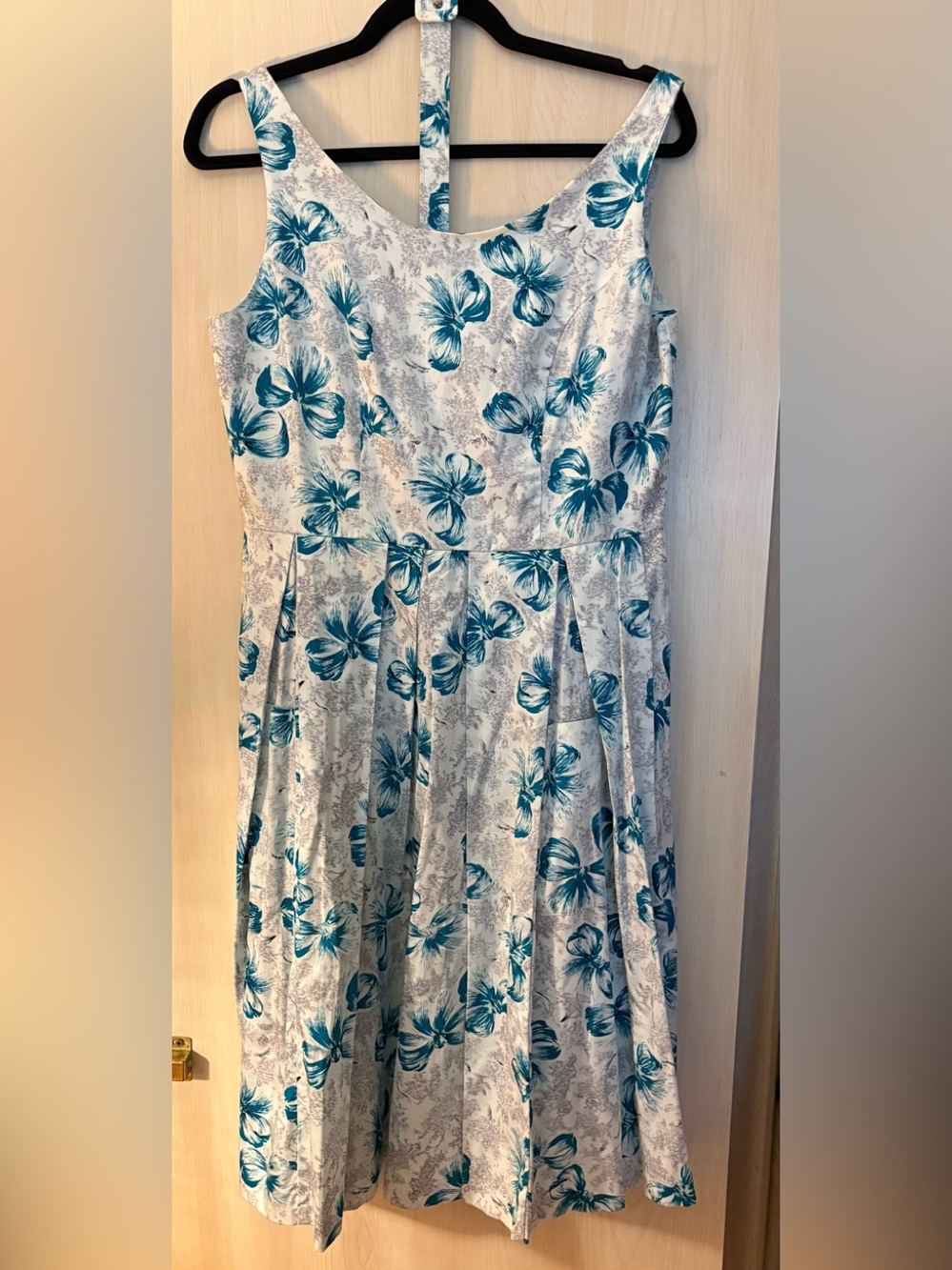 Retrospec’d Bow Print Swing Dress Lrg